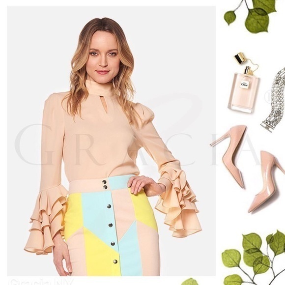 Gracia Key hole high neck neckline cascade cuffs blouse T19678 in beige - Picture 3 of 13